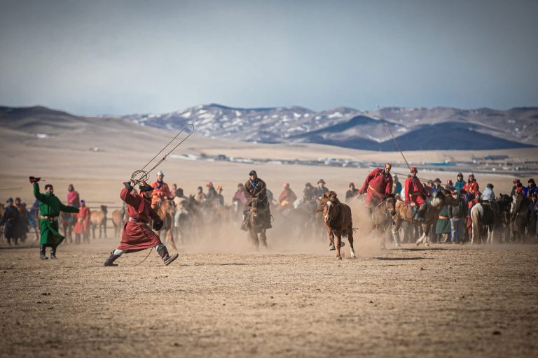 “Монгол адуучин” тэмцээнд Хэнтий аймгийн Дэлгэрхаан сумын харьяат Д.Сумъяасүх түрүүлжээ