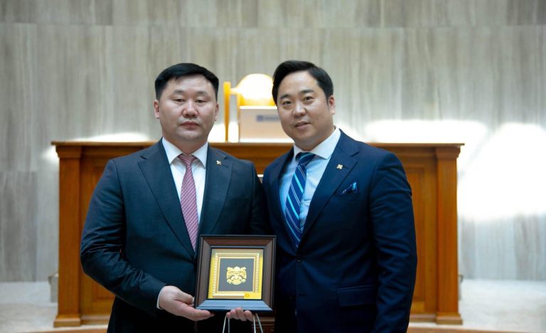 Ховд аймгийн ИТХ-ын төлөөлөгчид  НИТХ-ын үйл ажиллагаатай танилцав