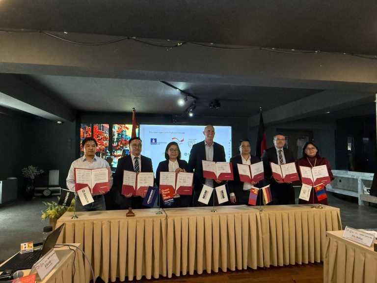 Хүнд машин механизмын салбарт эмэгтэйчүүдийн оролцоог нэмэгдүүлнэ