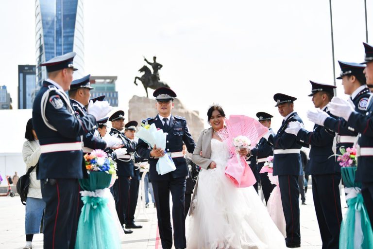 Нийслэлээс төрсөн 7 хос хуримлалаа