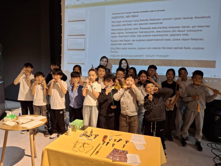 Хэл хуурын үзэсгэлэнг 1500 хүүхэд, залуус сонирхжээ