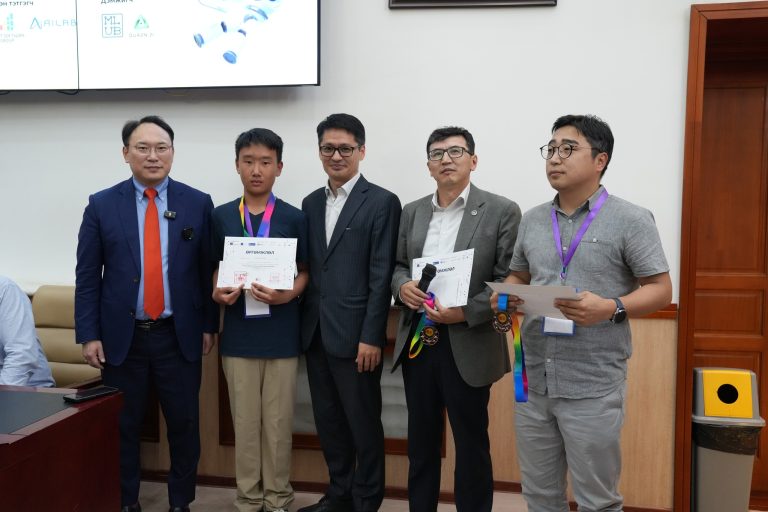 Хиймэл оюуны анхдугаар олимпиадын улсын аваргууд тодорлоо