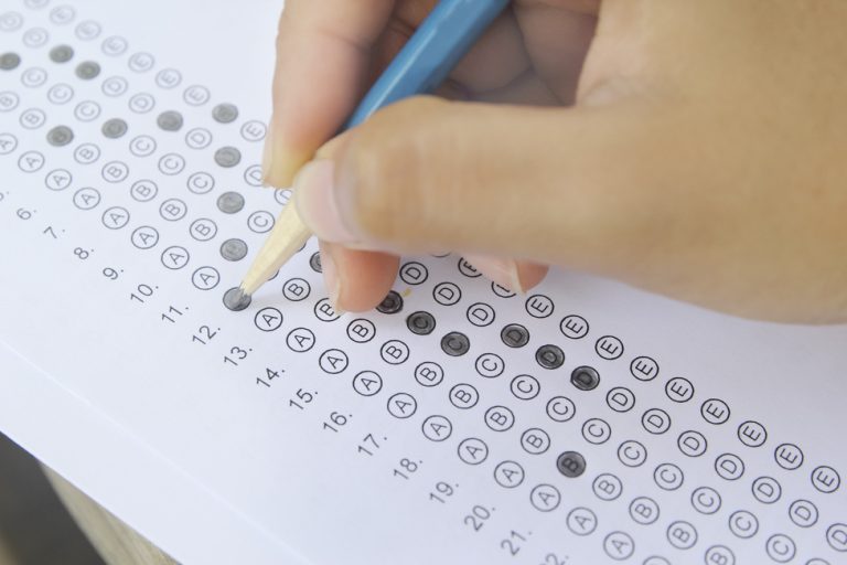 Монгол хэл бичгийн шалгалтад 121 сурагч 800 оноо авчээ