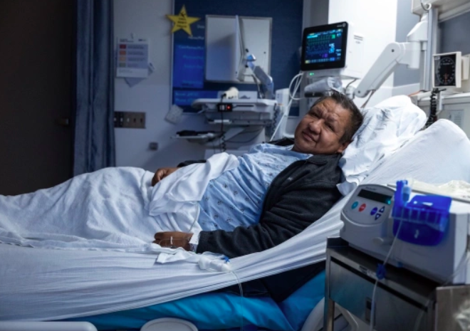 Давсаг шилжүүлэн суулгах анхны мэс заслыг АНУ-ын эмч нар хийжээ