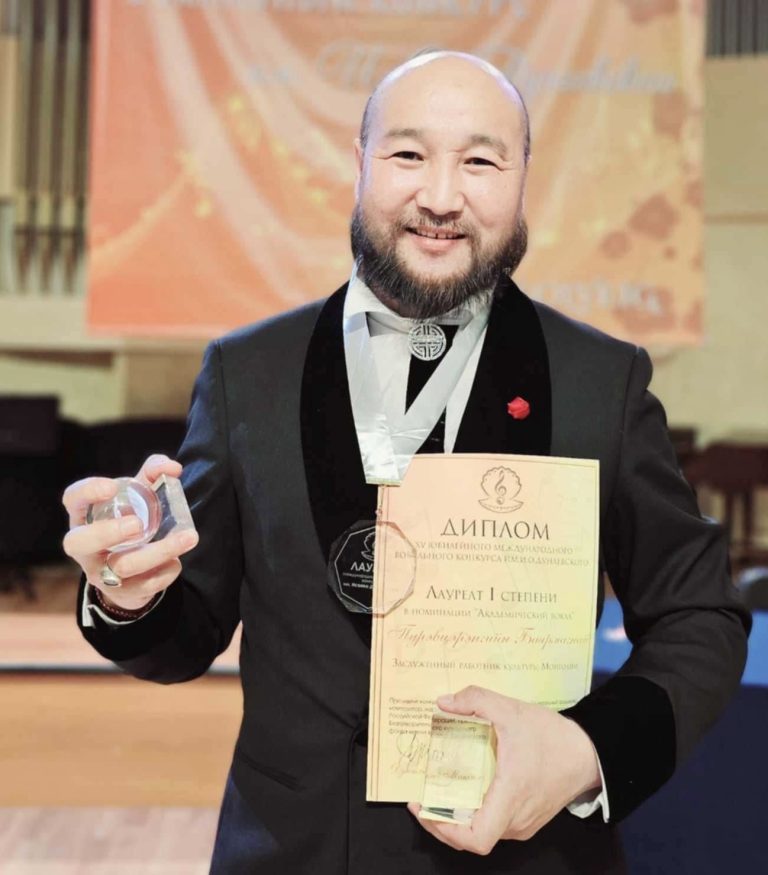 Дуучин П.Баярмагнай олон улсын дуурийн дуулаачдын наадамд тэргүүллээ