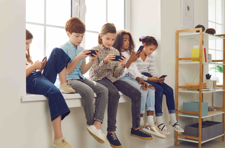 Грек: Хүүхдийнхээ дэлгэцийн хэрэглээг хянах аппликейшн танилцууллаа