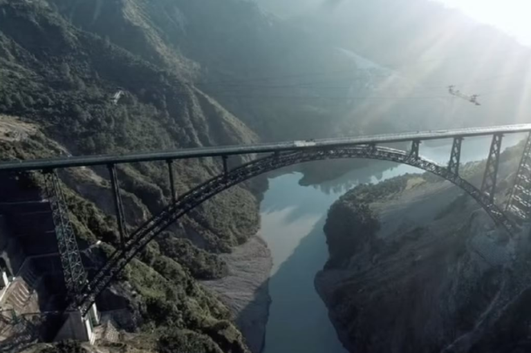 Дэлхийн хамгийн өндөр төмөр замын гүүрийг нээв