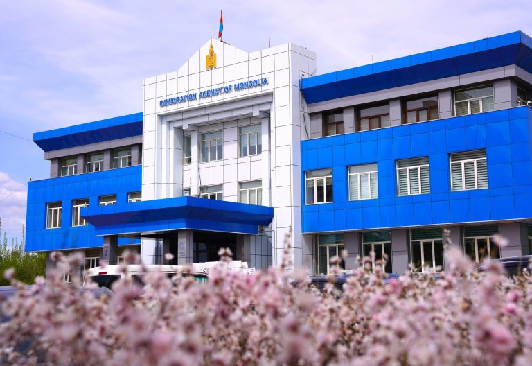 Монголд визгүйгээр эрүүл мэндийн үзлэг хийсэн солонгосчуудыг албадан гаргалаа