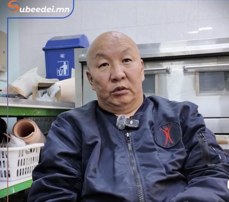 Хиймэл хөлтэй хамт итгэл найдвар бэлэглэгч