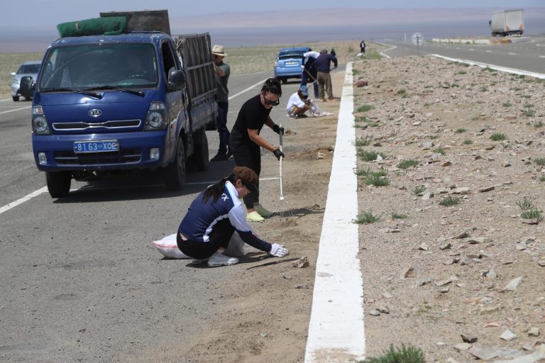 Ховд аймгийн ИТХ-аас “Хоггүй зогсоол аян” эхлүүллээ