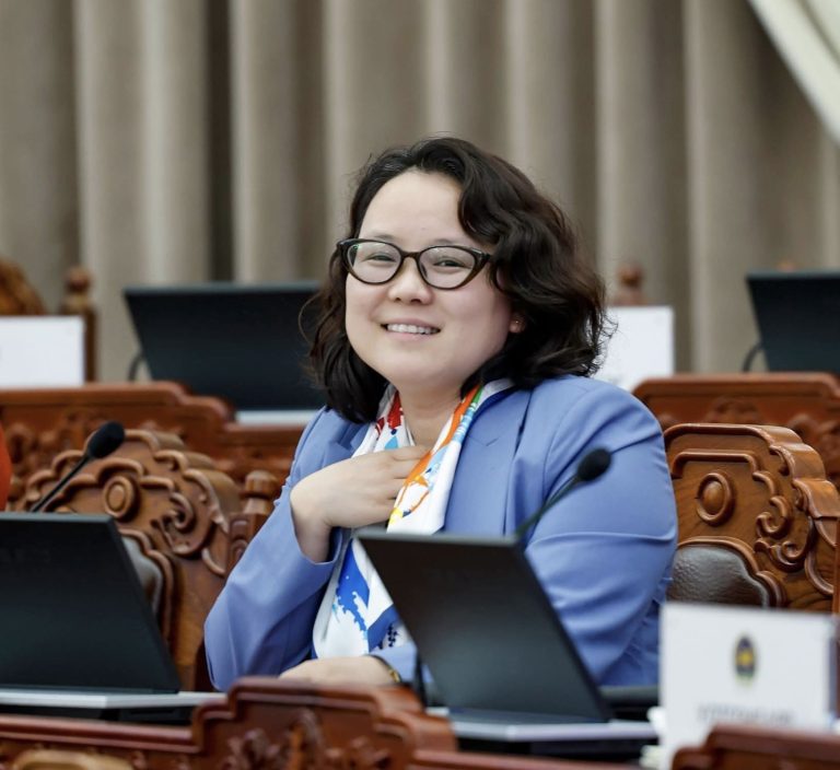 “Нийгмийн ажлын тухай хууль”-ийн төслийг УИХ-д өргөн барих олон нийтийн хэлэлцүүлэгт орууллаа