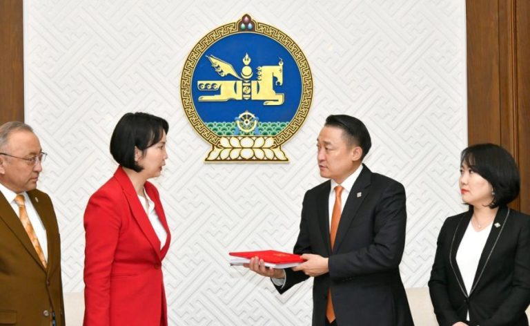 Хөдөө аж ахуйн тухай хуулийн төслийг өргөн мэдүүллээ