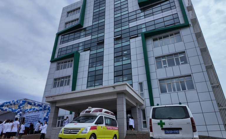 Баянзүрх дүүрэгт 200 ортой “Ахмад настан,  хүүхдийн эмнэлэг” ашиглалтад орууллаа