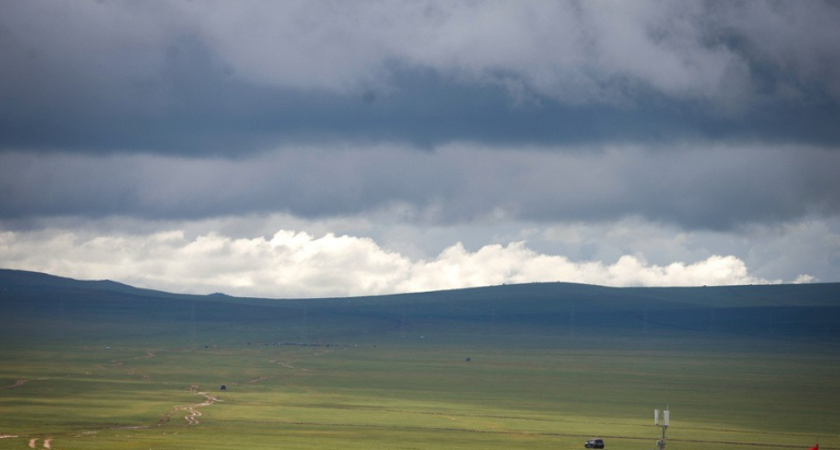 Говийн зүүн хойд, зүүн аймгуудын зүүн хэсгээр дуу цахилгаантай бороо орно