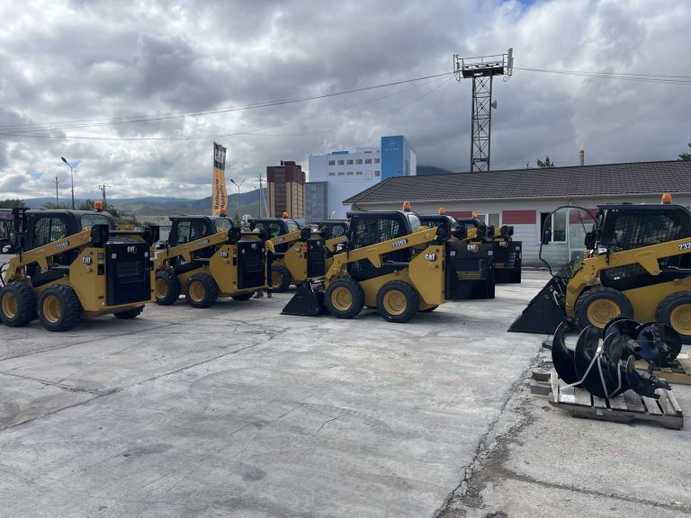 Хот, нийтийн аж ахуйн салбарын парк шинэчлэлтийн хүрээнд CAT олон үйлдэлтэй бага оврын 10 ширхэг ачигч машиныг хүлээн авлаа