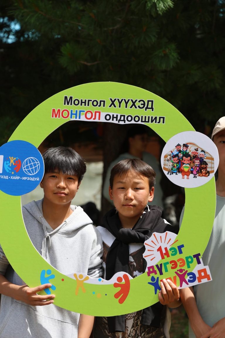 Архангай: “Аюулгүй орчин – Аз жаргалтай хүүхэд” чуулган боллоо