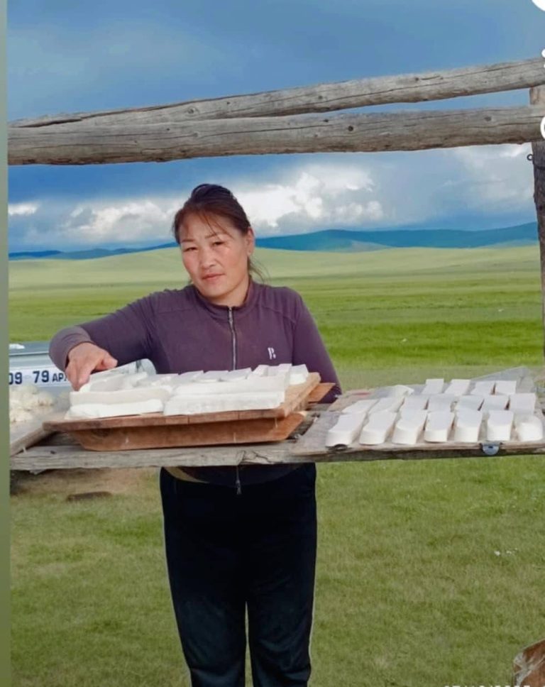 Хуванцар хэрэглээг халж, эко амьдралд шилжсэн үйлдвэрлэгч бүсгүй