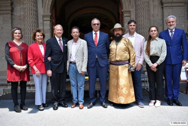 “Монгол Улс: Говь цөлөөс Алтайн нуруу хүртэл”  гэрэл зургийн үзэсгэлэн Мехико хотноо нээгдлээ