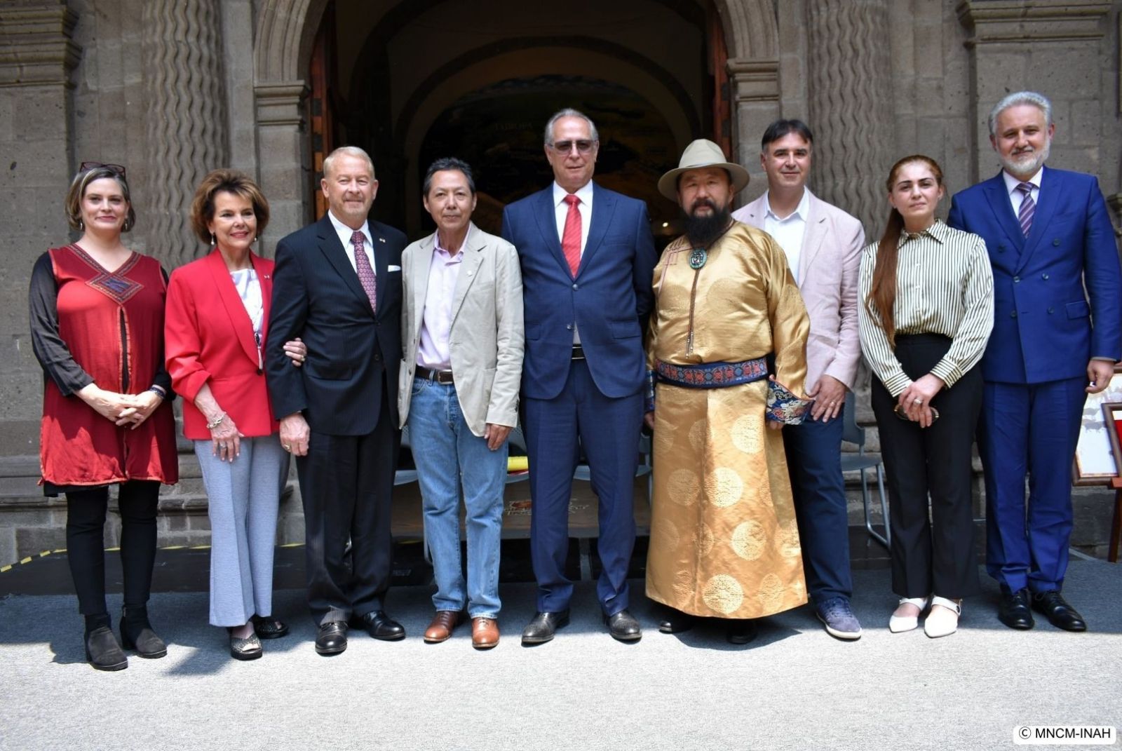 “Монгол Улс: Говь цөлөөс Алтайн нуруу хүртэл”  гэрэл зургийн үзэсгэлэн Мехико хотноо нээгдлээ
