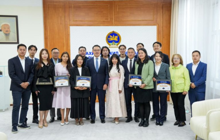 Шилдэг инновацын төслүүдэд батламж олголоо