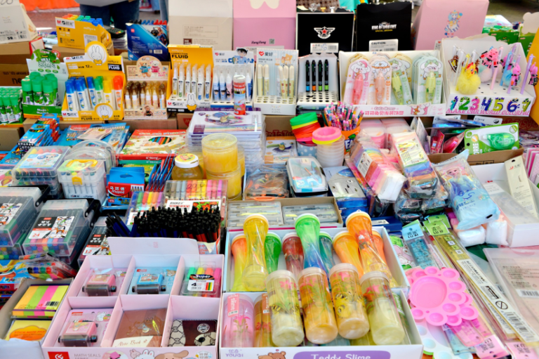 Хичээлийн шинэ жилийн үзэсгэлэн худалдаа есөн дүүргийн 19 байршилд гарч байна