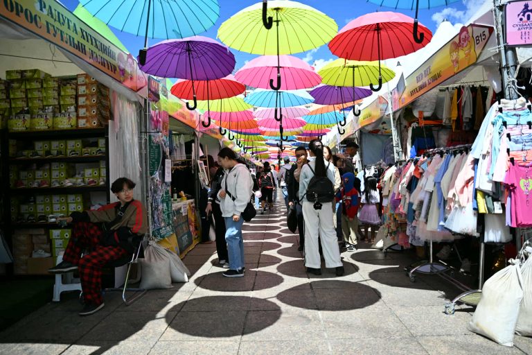 10 байршилд хичээлийн хэрэгсэл, бусад эд зүйлсийн нэгдсэн худалдааг дэлгэжээ