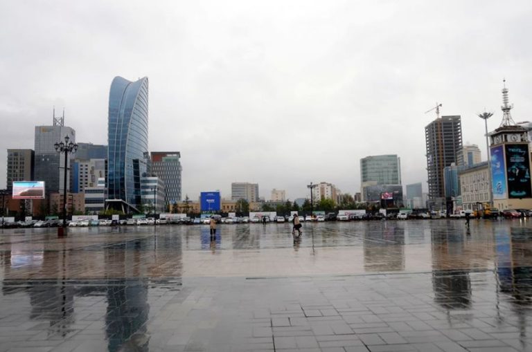 Улаанбаатар хотод дуу цахилгаантай аадар орно