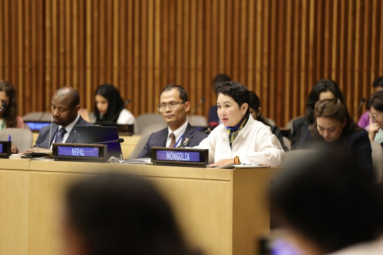 Далайд гарцгүй хөгжиж буй орнуудын Гадаад хэргийн сайд нарын уулзалтад оролцлоо