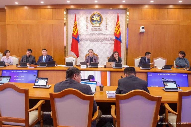 УИХ-ын гишүүн Г.Уянгахишиг Замын хөдөлгөөний аюулгүй байдлын тухай хуульд нэмэлт, өөрчлөлт оруулах тухай хуулийн төслийн ажлын хэсгийг ахална