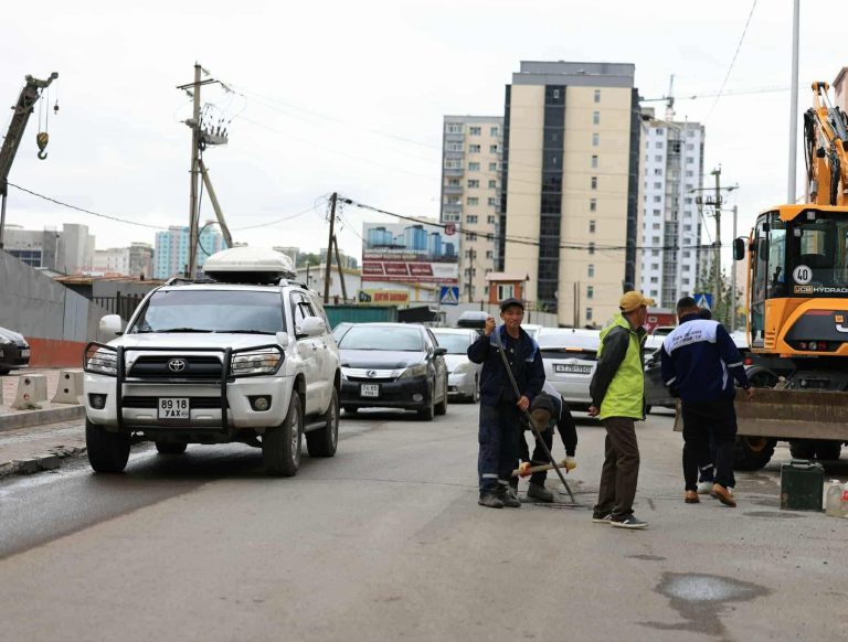 Цагаанхуаран, Нарт хотхон орчимд борооны ус зайлуулах шугам хоолой угсарч байна