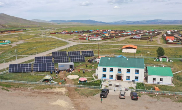 Архангай аймгийн Чулуут сумын эрүүл мэндийн төв сэргээгдэх эрчим хүчээр дулааны асуудлаа шийджээ
