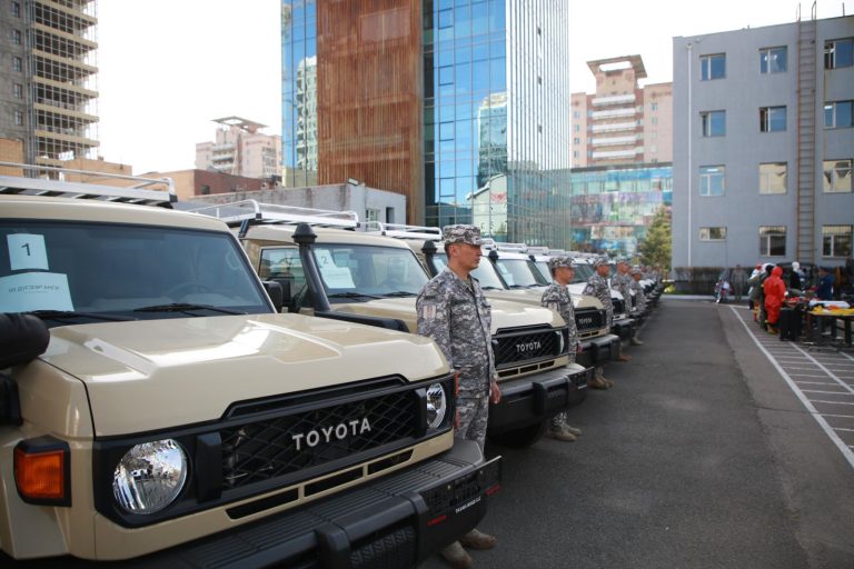 Шуурхай албаны 32 автомашиныг Онцгой байдлын байгууллагын салбар нэгжүүдэд хүлээлгэн өглөө