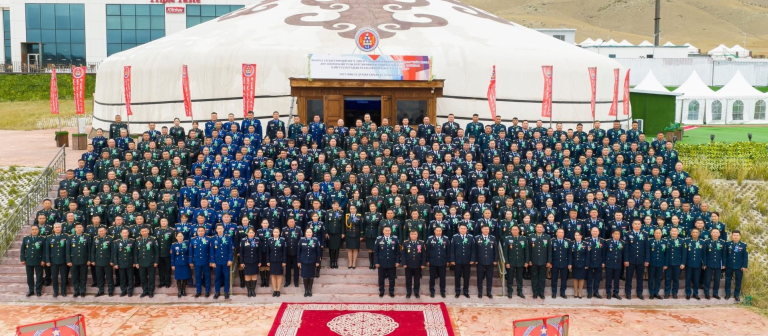 400 гаруй ахлах офицерууд чуулж байна