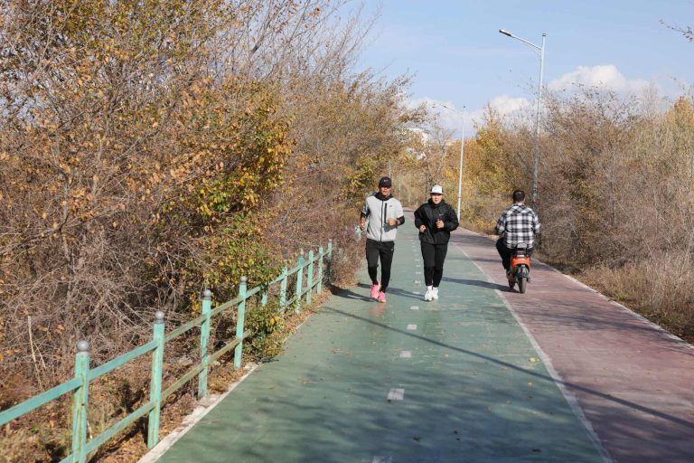 Яармагийн гүүрнээс Зайсангийн гүүр хүртэл 3.6 км авто зам барих төлөвлөлтийг зогсоолоо