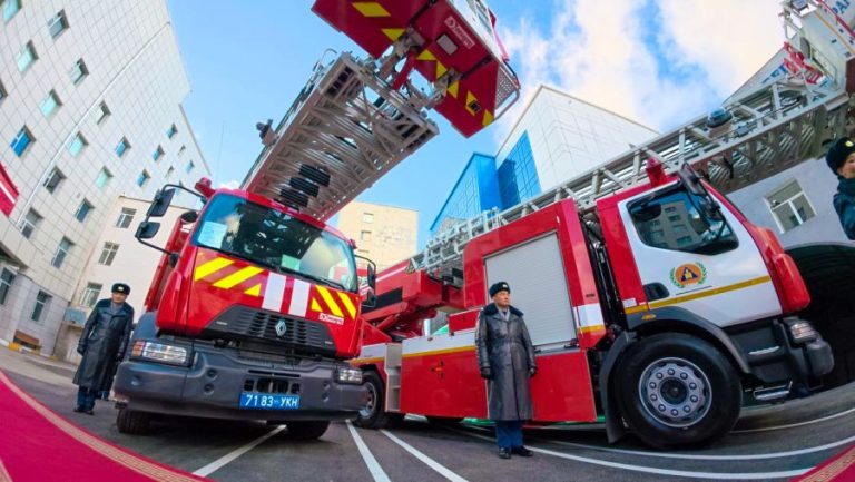 Онцгойгийнхон гал түймэр унтраах 42 метр урттай автомеханик шатны автомашинтай боллоо