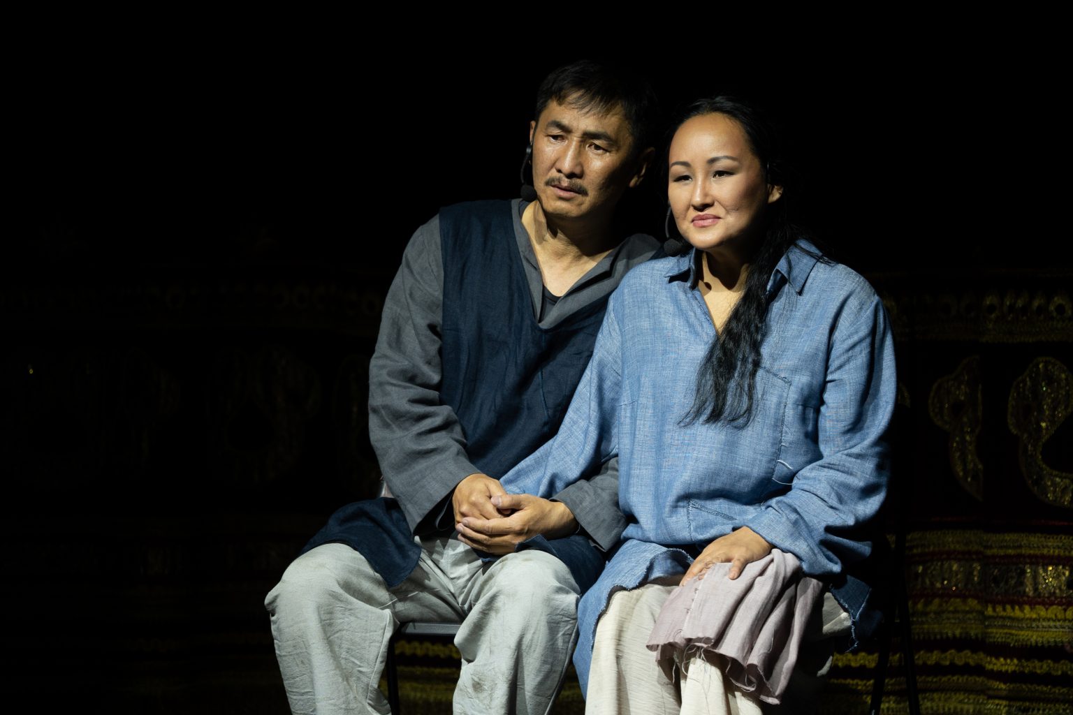 “Орфей” театрын “Амьдрахуй” жүжиг Тувагийн Үндэсний их театрын тайзнаа тоглогдлоо