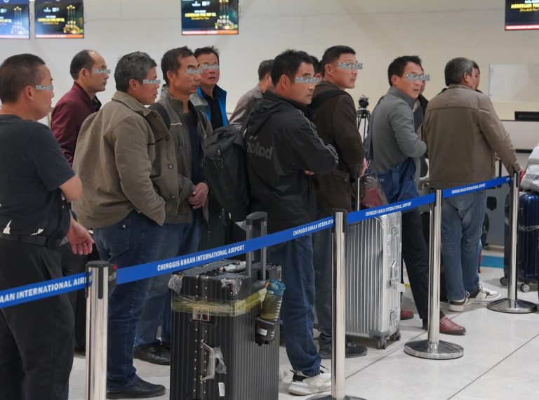 Хууль бусаар хөдөлмөр эрхэлсэн 8 орны 260 иргэнийг албадан гаргалаа