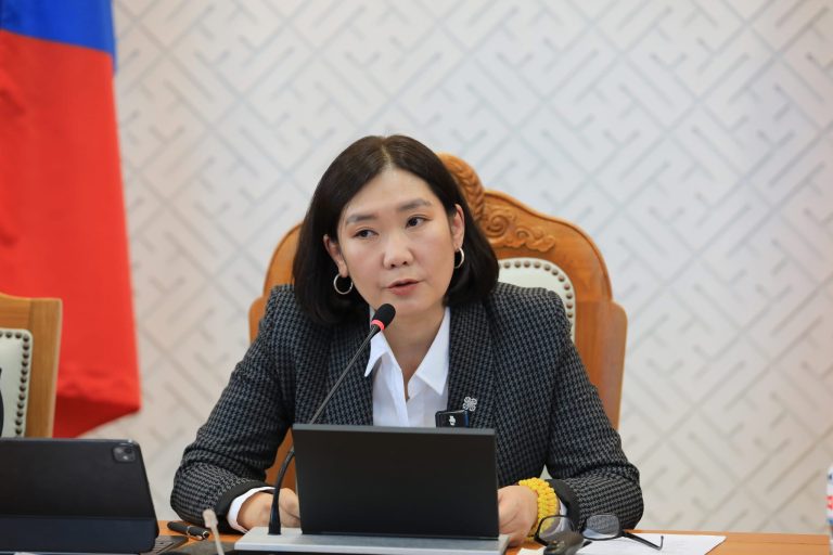 МАН-ыг огцруулж л байвал зөв гээд гол рольд тоглож байсан нөхөд маань зугтчихлаа