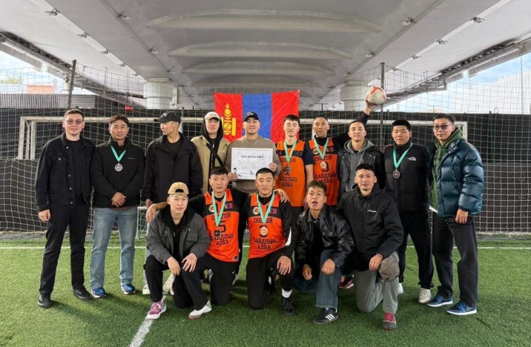 ОБЕГ: Монгол оюутнуудын дунд зохион байгуулсан хөл бөмбөгийн тэмцээнээс хүрэл медаль хүртлээ