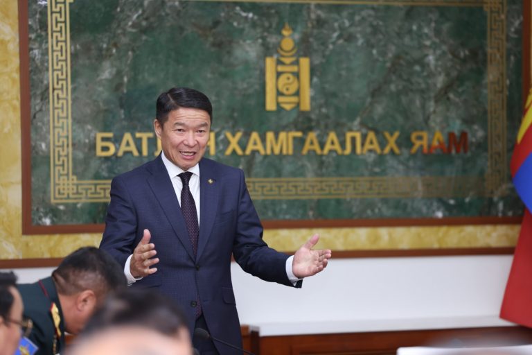 Д.Батлут: Ирэх 5 жилд батлан хамгаалах салбар 1,1 их наядын зэвсэглэл, техникийн шинэчлэл хийнэ