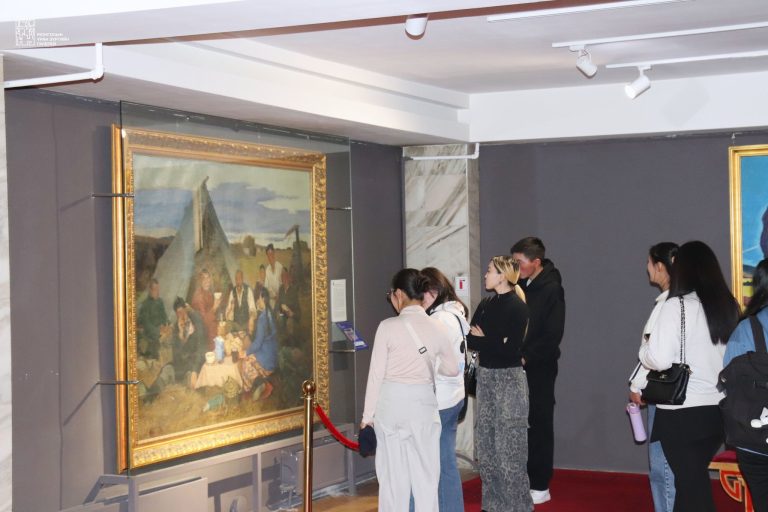 Ардын зураач Г.Одонгийн “Ажлын дараа” үзэсгэлэнг нээлээ