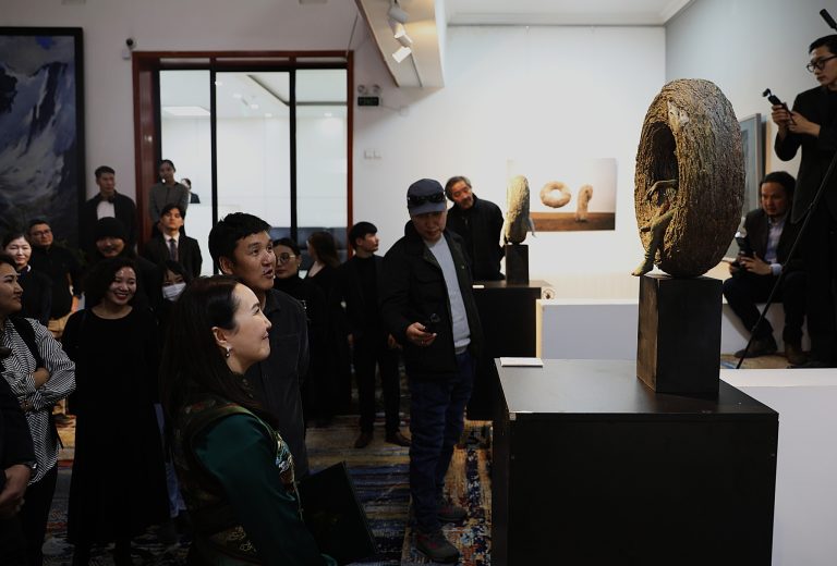 Уран бүтээлч Б.Орхонтуулын үзэсгэлэн нээлтээ хийлээ