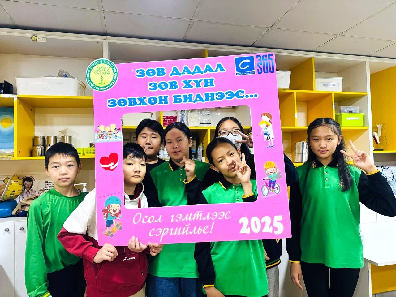 Дунд, ахлах ангийн сурагчид сургуулийн орчинд гэмтэхээс сэргийлэх, анхны тусламж үзүүлэх сургалтад хамрагдлаа