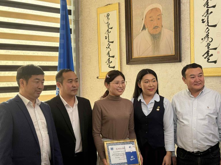 Ө.Даариймаад Хүнсний Үйлдвэрлэл, Технологийн Их сургуульд үнэ төлбөргүй мэргэжлээ дээшлүүлэх батламж гардуулжээ