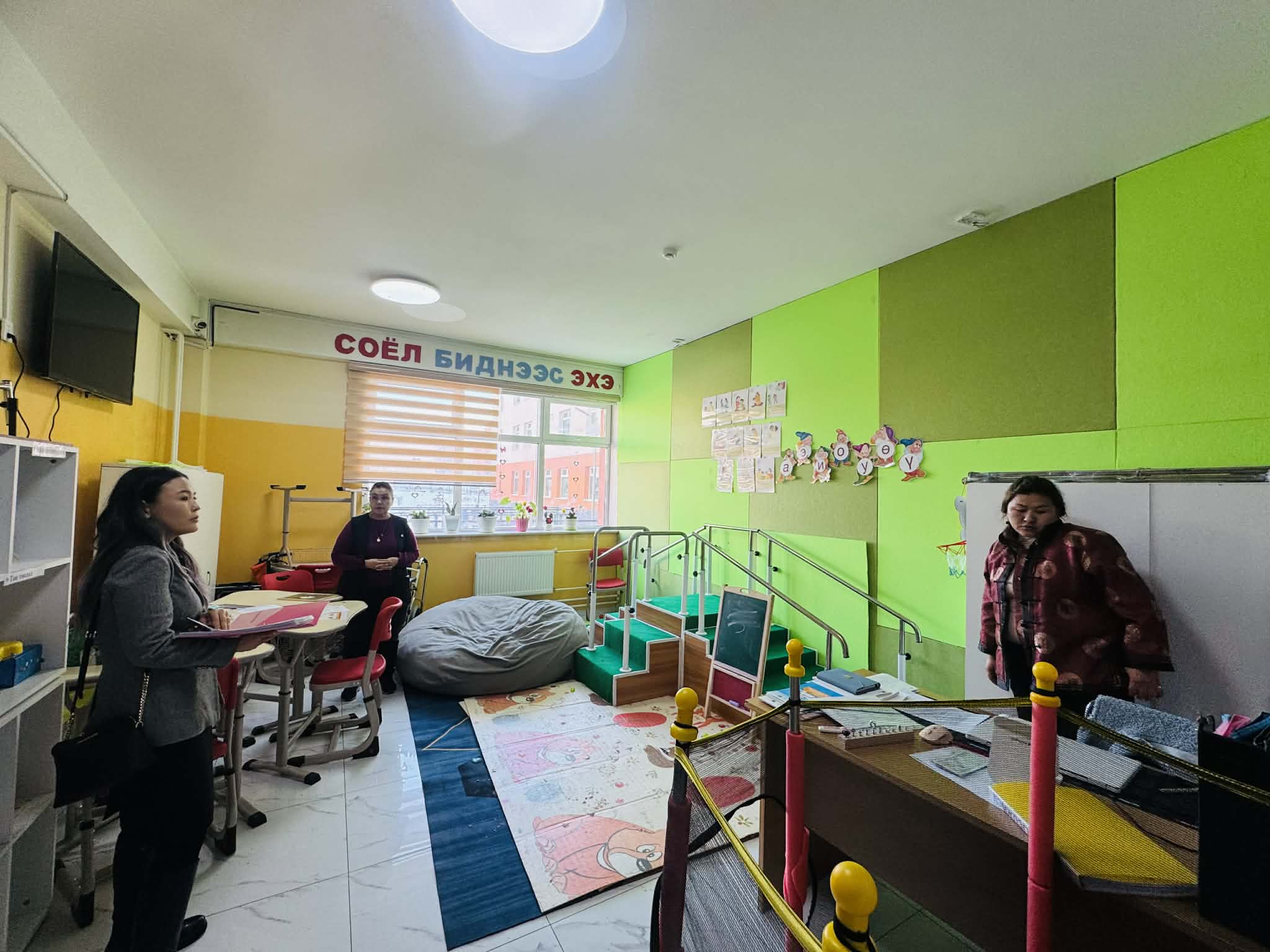 ЕБС-д сурч буй ялгаатай хэрэгцээтэй суралцагчийн нөхцөл байдалтай танилцав
