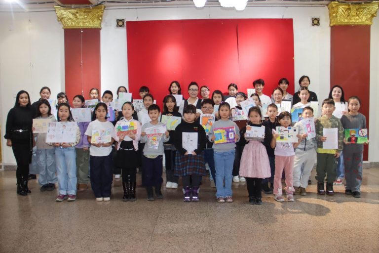 Хүүхдийн урлан бүтээх төвөөс “Утсаа тавиад-Урлантай нөхөрлөе” аяныг зохион байгуулж байна