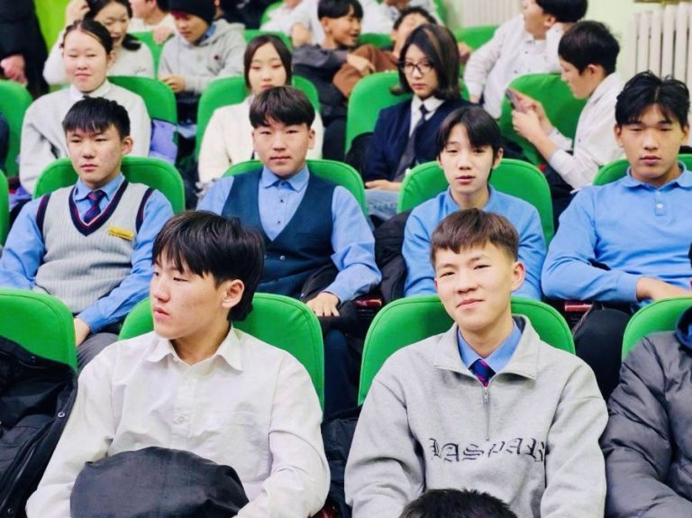 Говь-Алтай: “Эх оронч 10000” төслийн сургалтад ахлах ангийнхныг хамрууллаа