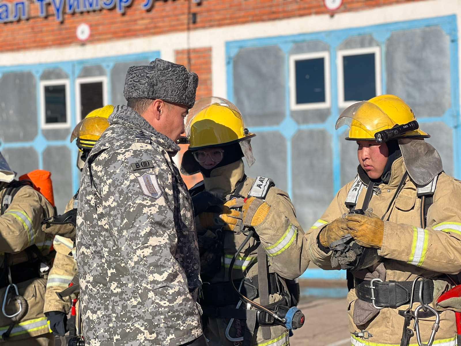 ОБЕГ: Хөвсгөл, Булган аймгийн алба хаагчидтай уулзаж, арга зүйн зөвлөгөө өгч байна