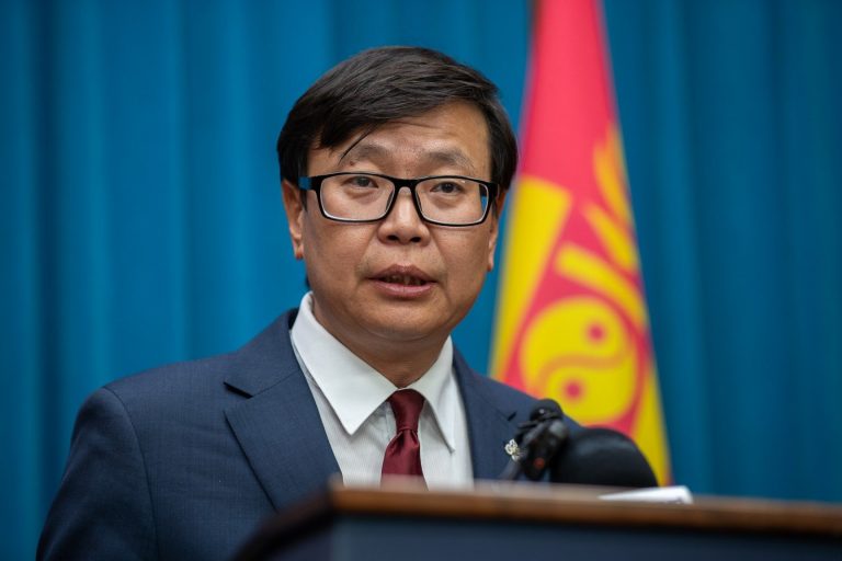 Хичээлээс гадуурх бүх үйл ажиллагааг хориглолоо