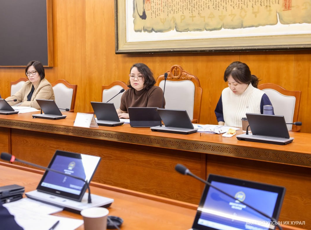 Нийгмийн эрүүл мэндийн тусламж, үйлчилгээний тухай хуулийн хэрэгжилтийг эрчимжүүлэх асуудлаар хуралдлаа